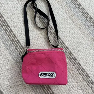OUTDOOR PRODUCTS 퀼팅 스퀘어 숄더백