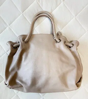 FURLA 베이지 소프트 가죽 핸드백