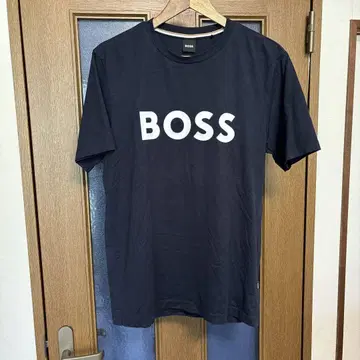 새상품급 BOSS 네이비 로고 티셔츠