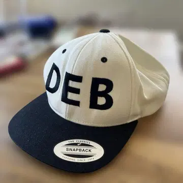 DEB 스냅백 캡 화이트/블랙
