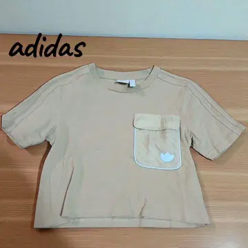 아디다스 베이지 크롭 티셔츠