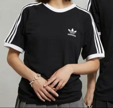 아디다스 스트라이프 티셔츠 블랙