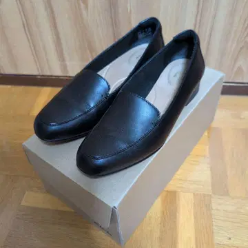 Clarks 블랙 가죽 로퍼 24cm