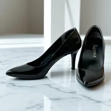 DIANA 블랙 에나멜 펌프스 24.5cm