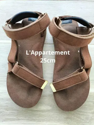 L'Appartement SUICOKE 스웨이드 샌들