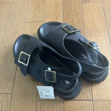SM2 버클 벨트 샌들