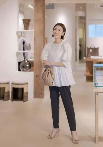 GALLARDAGALANTE 코튼 페플럼 퍼프 블라우스