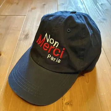 Merci Non Merci "Right Bank" 캡 네이비