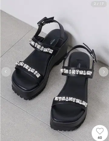 비쥬 장식 볼륨 샌들