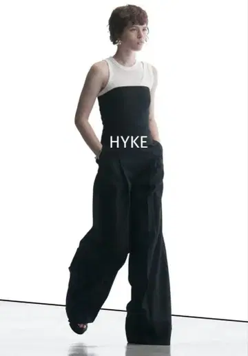 HYKE 도스킨 스트랩리스 점프수트