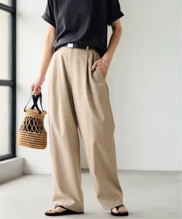 린넨 같은 크로스 턱 팬츠
