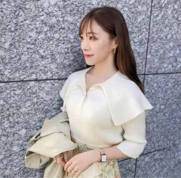 코코딜 케이프 칼라 헨리넥 니트