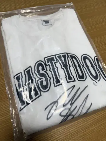 Nasty Dog 사인 포함 화이트 티셔츠