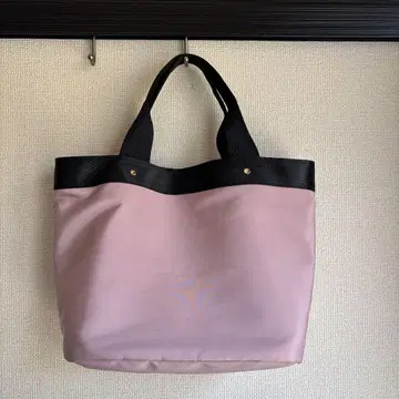 핑크와 블랙 토트백