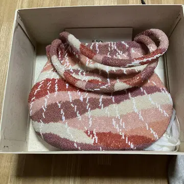 비즈 장식 핑크 계열 파티 백