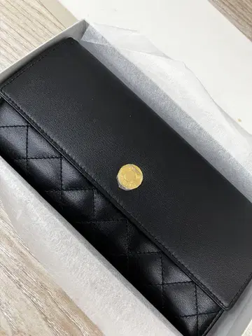 니타니유리에 블랙 퀼팅 장지갑