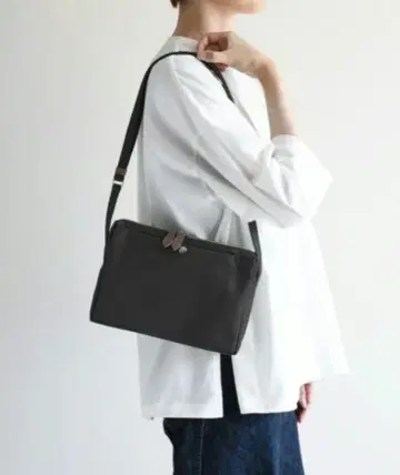 douxC 두세 라이트 숄더백 블랙