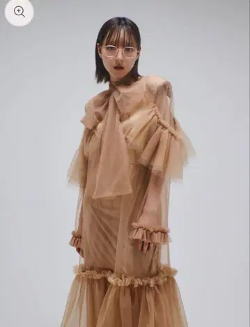 neith. 베이지 튤 프릴 롱 드레스