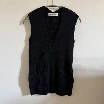 vintage Black knit 슬리브리스 V넥 니트