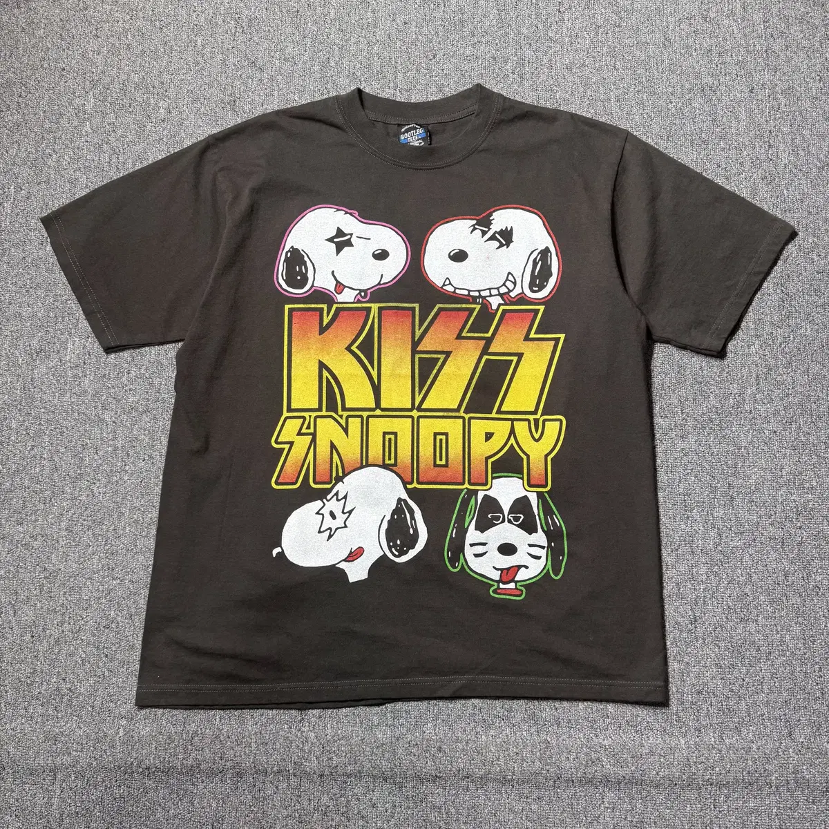 New) Kiss x Snoopy Rock Band T-shirt (XL) on Bunjang Global