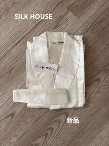 미사용 새상품 실크 하우스 나이트 웨어 파자마 가운 화이트