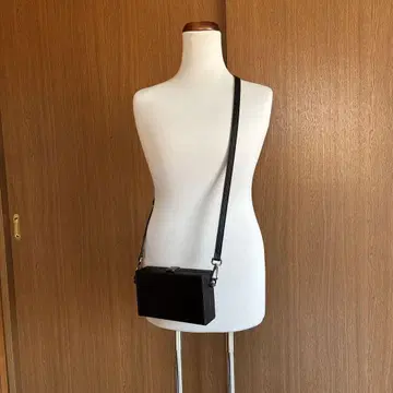 자라 블랙 숄더백 미니 사이즈
