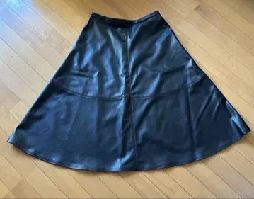 H&M 가죽 블랙 스커트 미사용 새상품 사이즈 42
