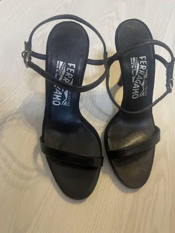 FERRAGAMO 블랙 샌들 하이 힐 21.5cm