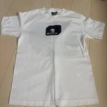 스컬 스케이트 티셔츠 스케이터