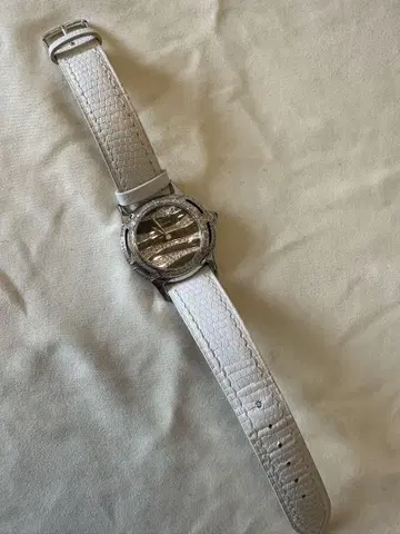 BijouMontre 비쥬 몽트르 다이아몬드 제브라 무늬 손목시계 화이트