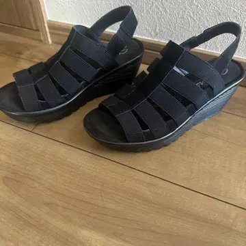 Skechers 블랙 샌들  경량