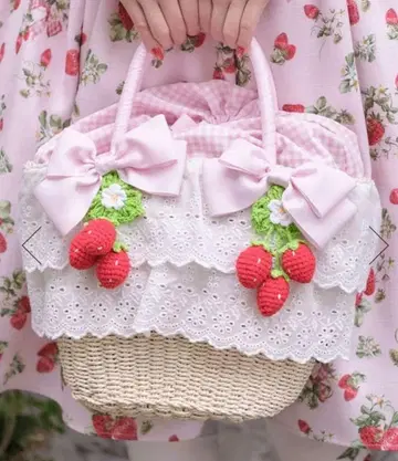 딸기 아미구루미가 달린 바스켓 백 엑시즈 팜 kawaii