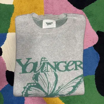 Younger 나비 그래픽 크루넥 트레이닝복