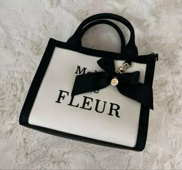 Maison de FLEUR 메종 드 플뢰르 로고 자수 토트백