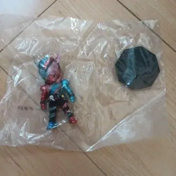 가면라이더 피규어 빨간색과 파랑