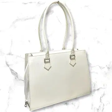 FOXEY 핸드백 화이트 새상품급 MADE IN ITALY
