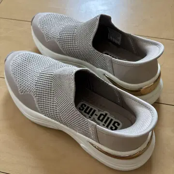 SKECHERS 슬립온 베이지 23.5