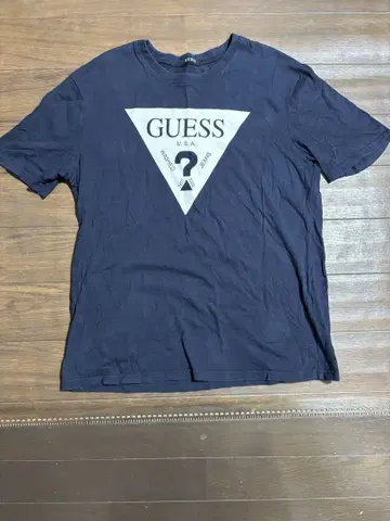 GUESS 네이비 티셔츠
