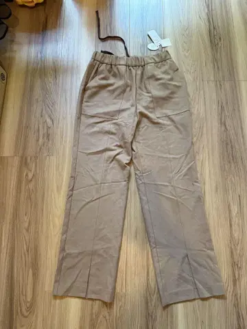 gready Brilliant 카멜 M 사이즈 슬랙스