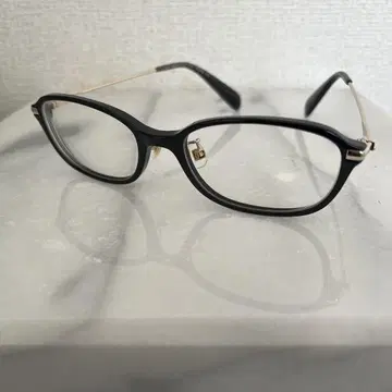 블랙 프레임 안경