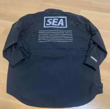 SEA 블랙 긴팔 셔츠 백 프린트