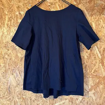 새상품급 BLUE LABEL 리본 포함 네이비 반팔 티셔츠 4611
