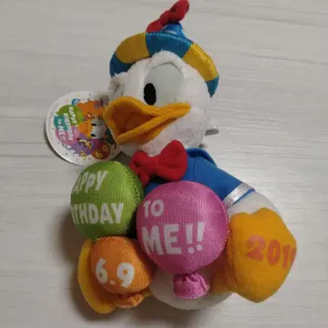 디즈니 리조트 도널드 덕 해피 벌스데이 생일 인형 배지.