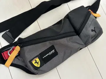 특가 PUMA Ferrari 바디백 푸마 페라리 로고 그레이