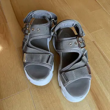 메탈 루즈 샌들
