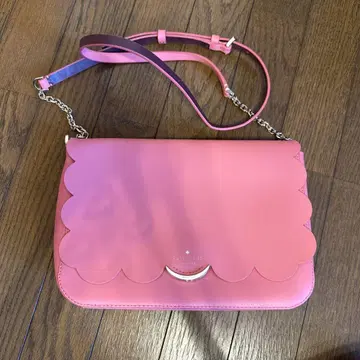 Kate Spade 핑크 스캘럽 숄더백