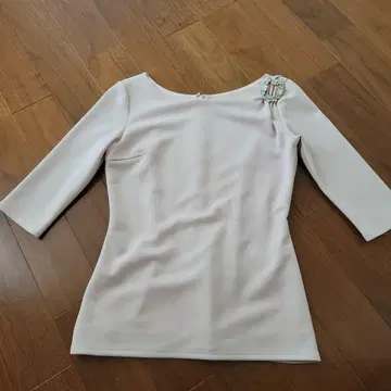 Rady 비쥬 장식 5부 소매 상의