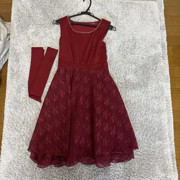 버건디 플레어 드레스 비쥬 장식