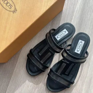 [거의 새 상품] TOD'S 블랙 샌들 스트랩 포함