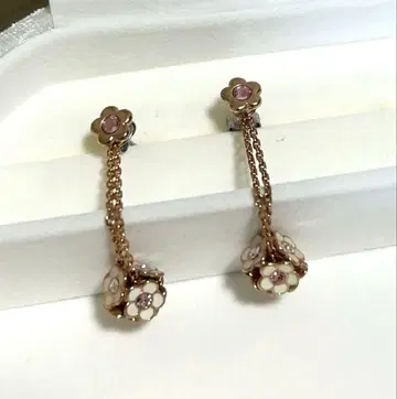 MARY QUANT 마리 콴 귀걸이 미사용 주사위 큐브 플라워